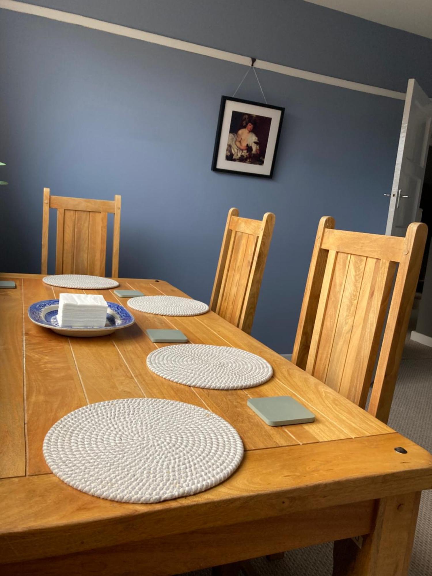 Проживание в семье Cosy At Cumberland - Double With Shared Bathroom *